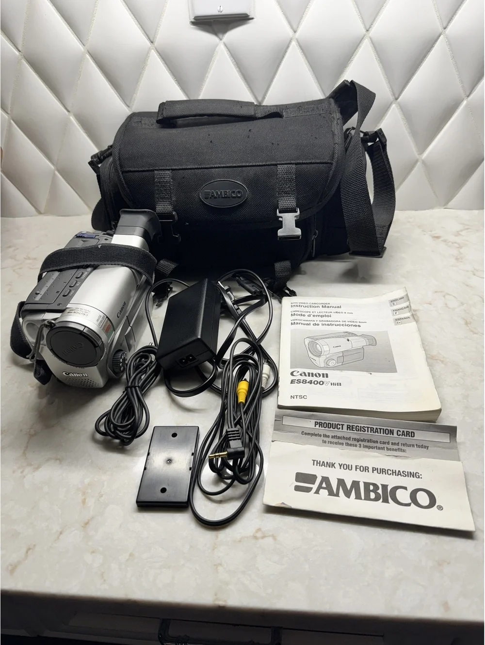 Canon ES8400V Hi8 8mm Video Camcorder w/ Bag, Charger, Manual - 22x Optical Zoom